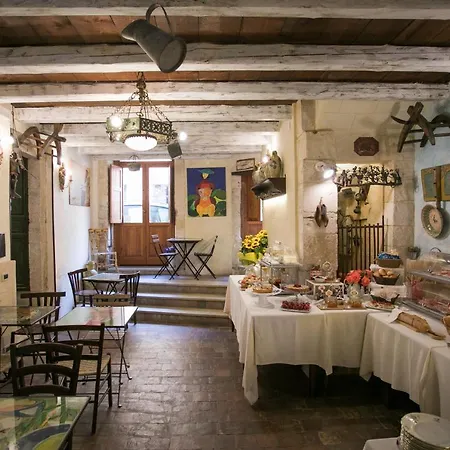 Henry's House Hotel