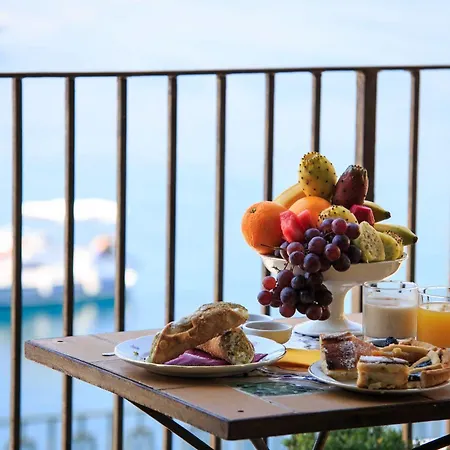 Henry's House Hotel 4*