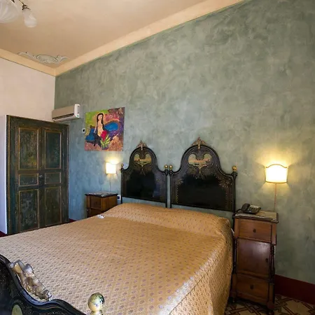 Henry's House 4*