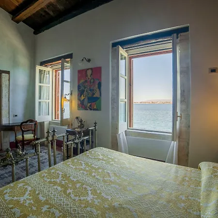 Henry's House Szálloda