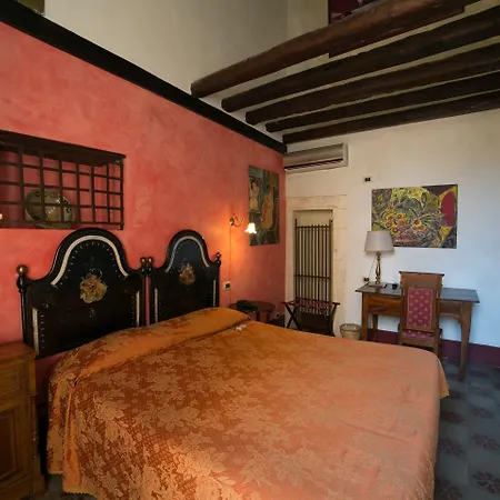 Henry's House Szálloda 4*