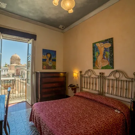 Henry's House Szálloda 4*