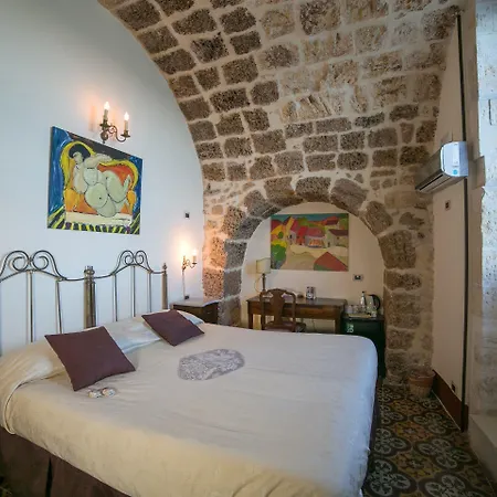 Szálloda Henry's House 4*