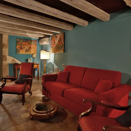 Henry's House Szálloda