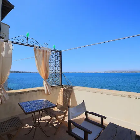 Henry's House 4* Szirakúza