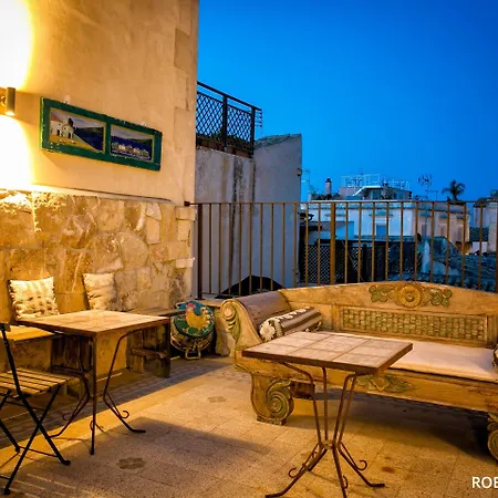 Henry's House Szálloda