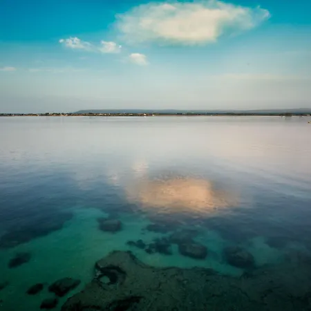 Henry's House Szálloda