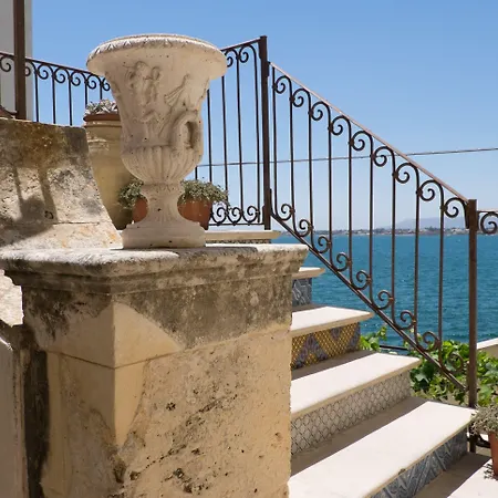 Henry's House Szálloda 4*