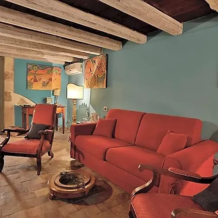 Henry's House Hotel 4*