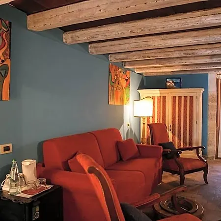 Henry's House 4*