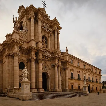 Henry's House 4* Szirakúza