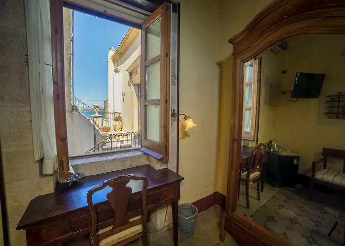 Henry's House Syracuse