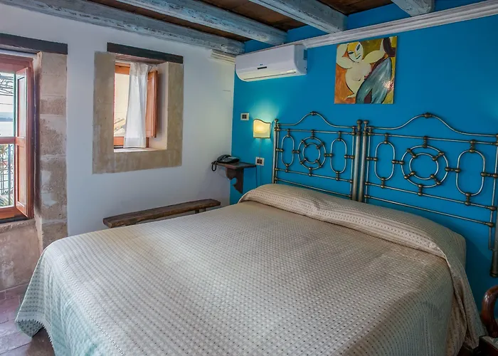 Henry's House 4* Syracuse