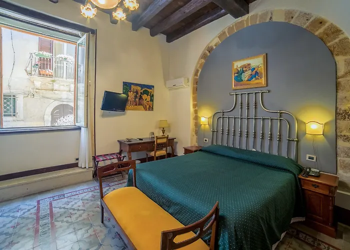 Henry's House 4* Syracuse