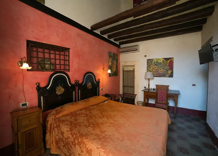 Henry's House Hotel 4*