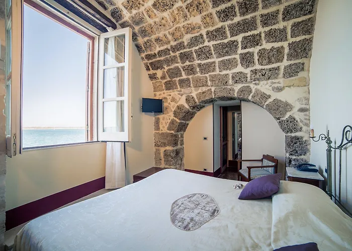 Henry's House 4* Syracuse