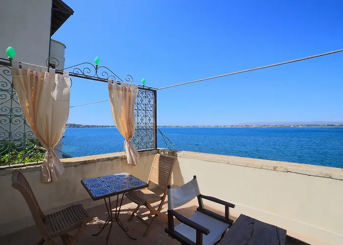 Henry's House 4* Syracuse