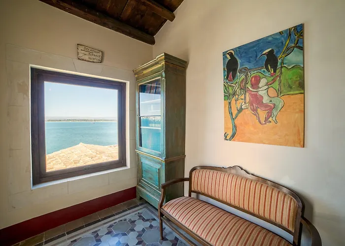 Henry's House Hotel 4*