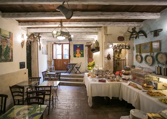 Henry's House 4* Syracuse