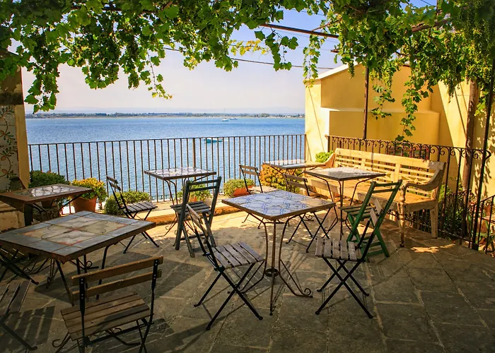 Henry's House Hotel 4*