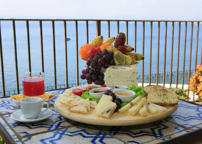 Henry's House 4* Syracuse