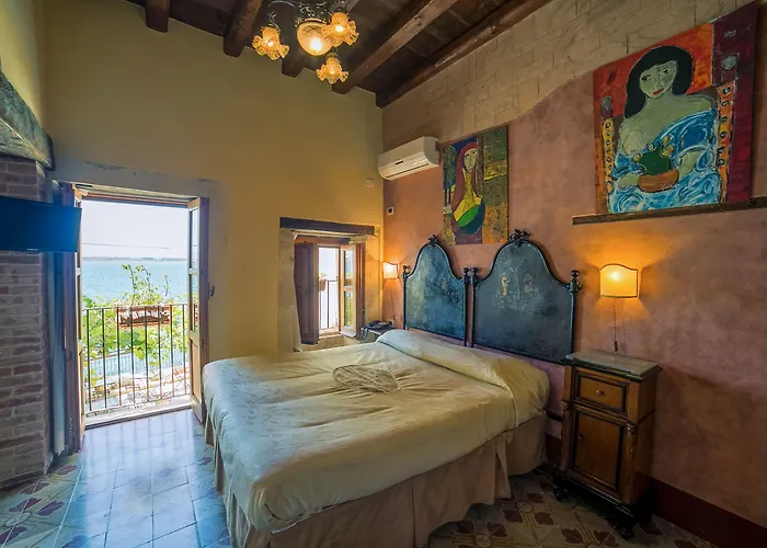 Henry's House 4* Syracuse