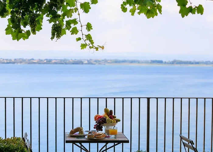 Henry's House Hotel 4*