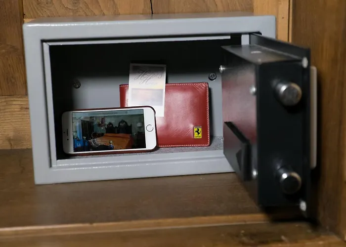 Henry's House Hotel Syracuse