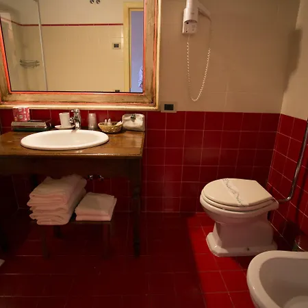 Henry's House Hotel 4*
