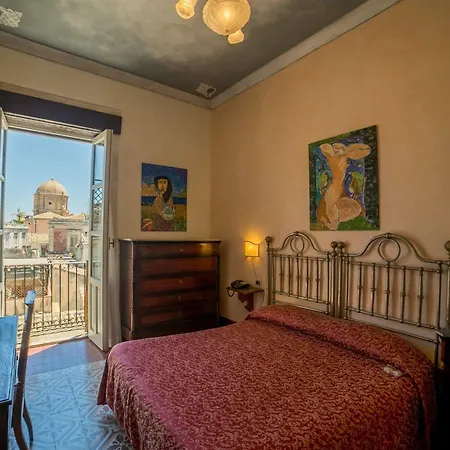 Henry's House 4* Syracuse